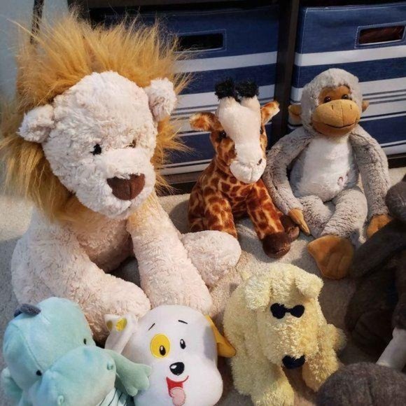 Lot of stuffed animals zoo. Elephant, lion, monkey minion paw patrol, bunny ect - Picture 4 of 7